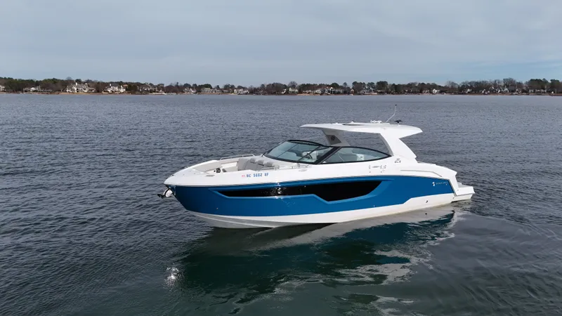 Slide: The Image of Cruisers 38 GLS 2025 - 2