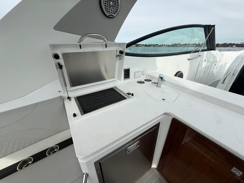 Slide: The Image of Cruisers 38 GLS 2025 - 21