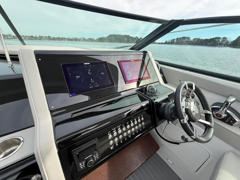 Slide: The Image of Cruisers 38 GLS 2025 - 27