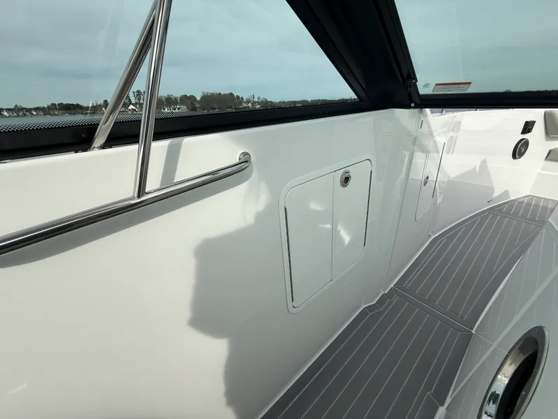 Slide: The Image of Cruisers 38 GLS 2025 - 30