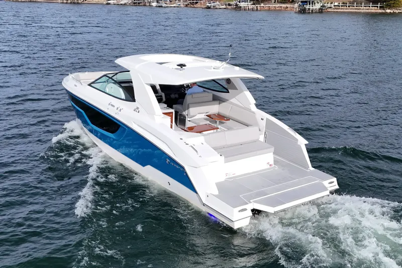 Slide: The Image of Cruisers 38 GLS 2025 - 61