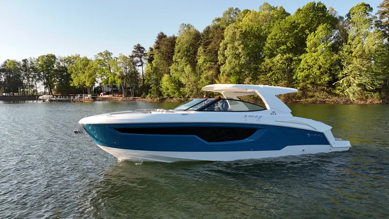 The Image of Cruisers Yachts 38 GLS 2025 - 0