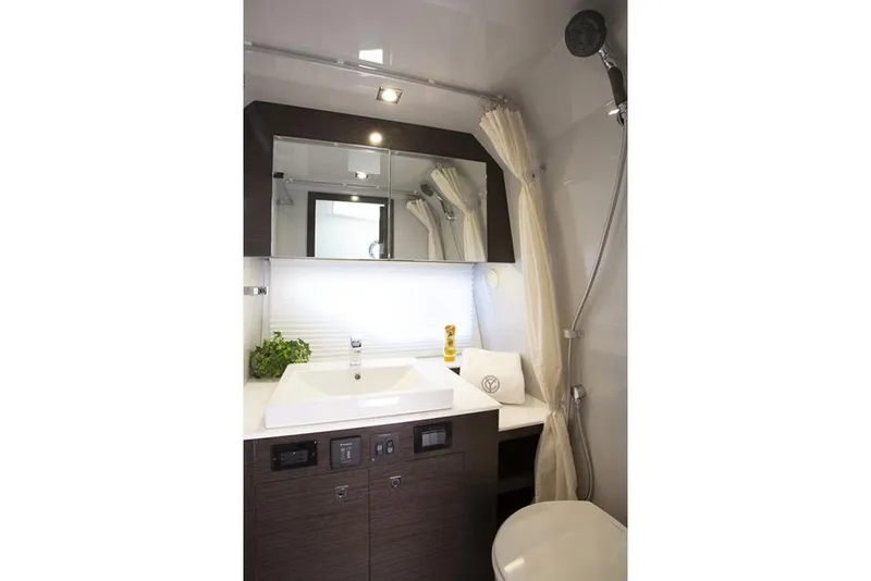 Slide: The Image of Cruisers Yachts 38 GLS 2025 - 19