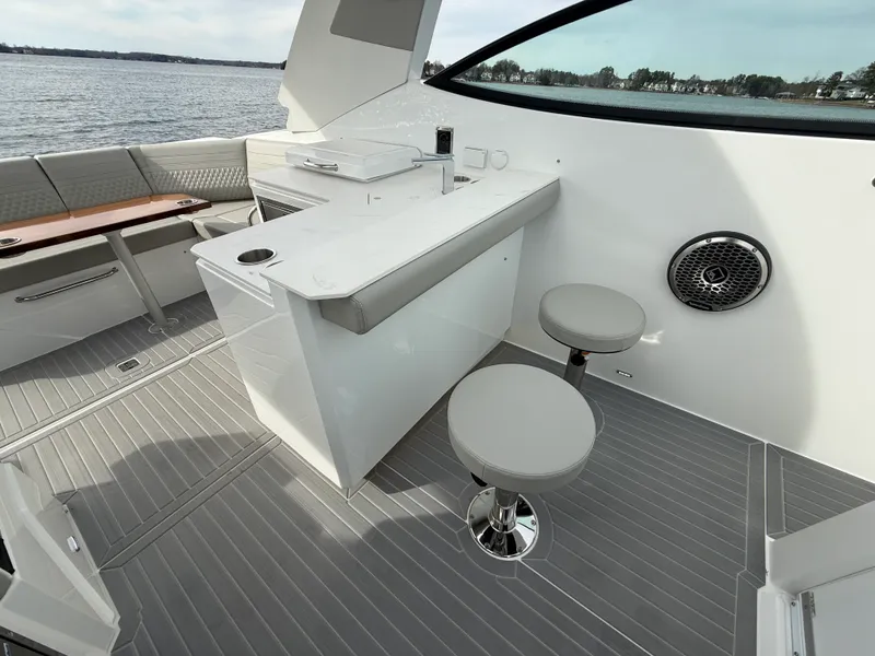 Slide: The Image of Cruisers Yachts 38 GLS 2025 - 24