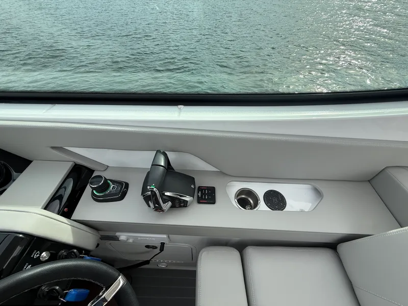 Slide: The Image of Cruisers Yachts 38 GLS 2025 - 29