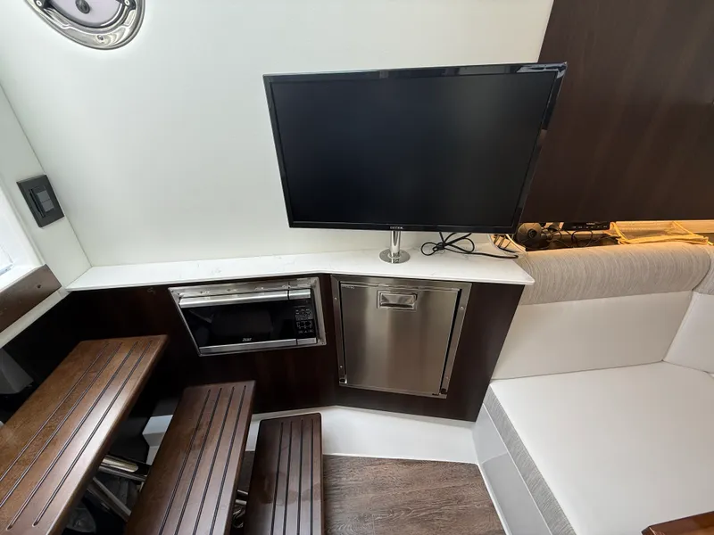 Slide: The Image of Cruisers Yachts 38 GLS 2025 - 42