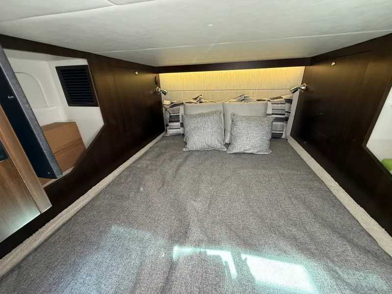 Slide: The Image of Cruisers Yachts 38 GLS 2025 - 51