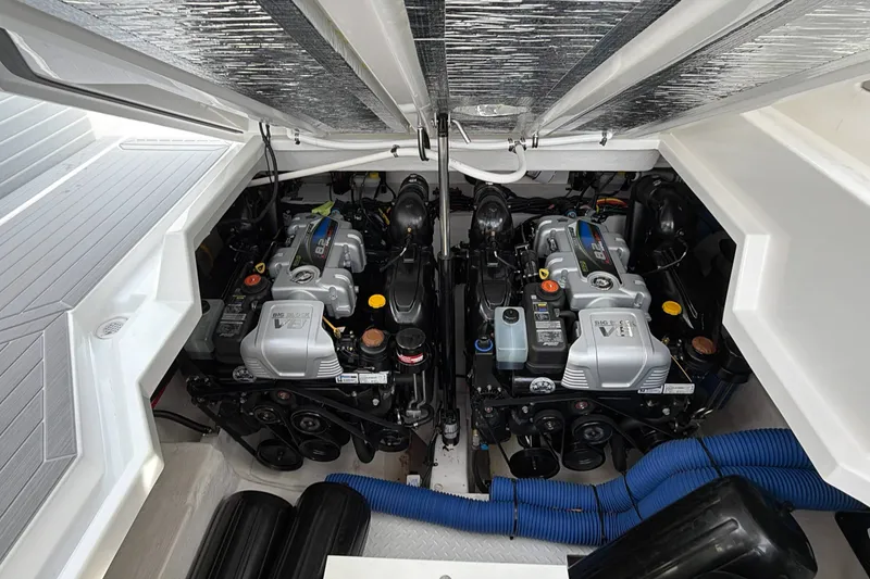 Slide: The Image of Cruisers Yachts 38 GLS 2025 - 54