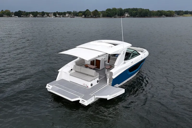 Slide: The Image of Cruisers Yachts 38 GLS 2025 - 56