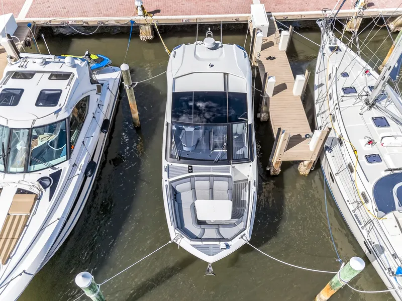 Slide: The Image of Galeon 375 GTO 2024 - 10