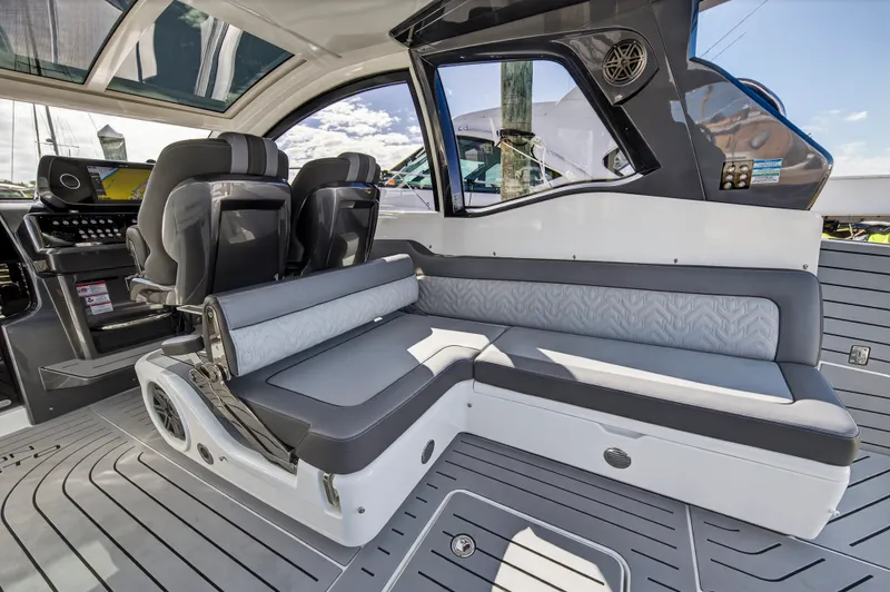 Slide: The Image of Galeon 375 GTO 2024 - 17