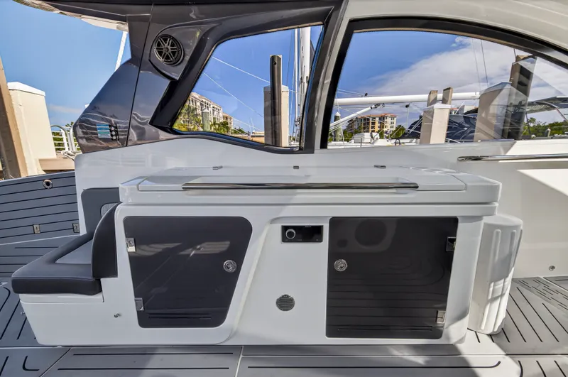 Slide: The Image of Galeon 375 GTO 2024 - 19