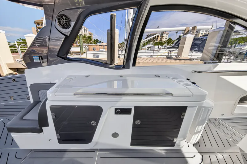 Slide: The Image of Galeon 375 GTO 2024 - 20