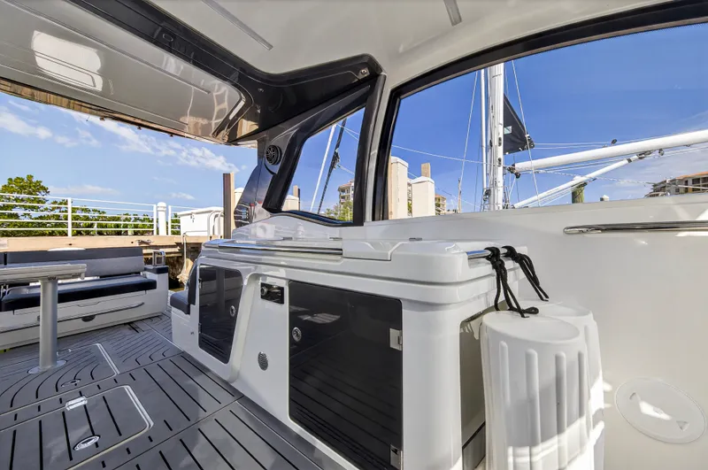 Slide: The Image of Galeon 375 GTO 2024 - 24