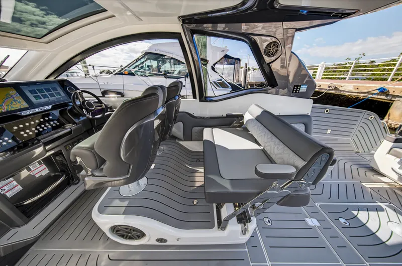 Slide: The Image of Galeon 375 GTO 2024 - 27