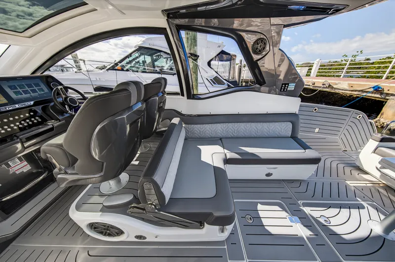 Slide: The Image of Galeon 375 GTO 2024 - 28