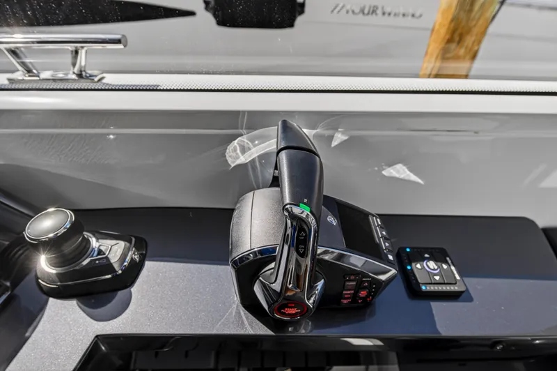 Slide: The Image of Galeon 375 GTO 2024 - 36