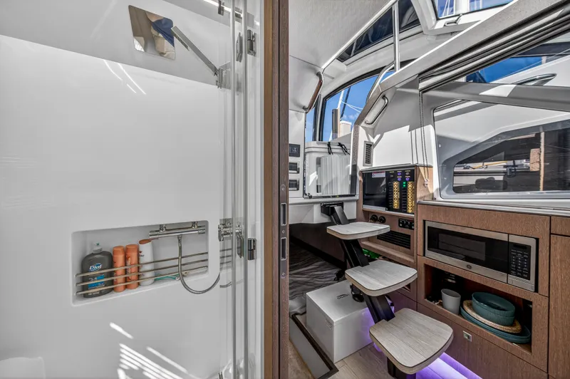 Slide: The Image of Galeon 375 GTO 2024 - 65