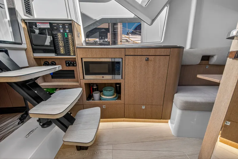 Slide: The Image of Galeon 375 GTO 2024 - 66