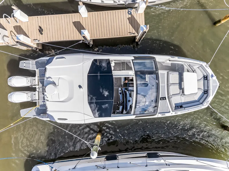 Slide: The Image of Galeon 375 GTO 2024 - 9