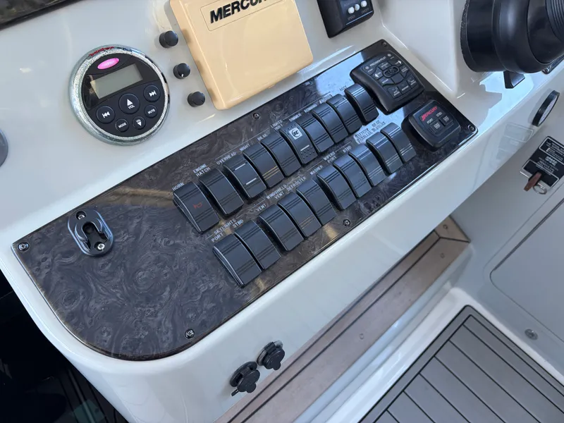 Slide: The Image of Sea Ray 470 SUNDANCER 2014 - 24