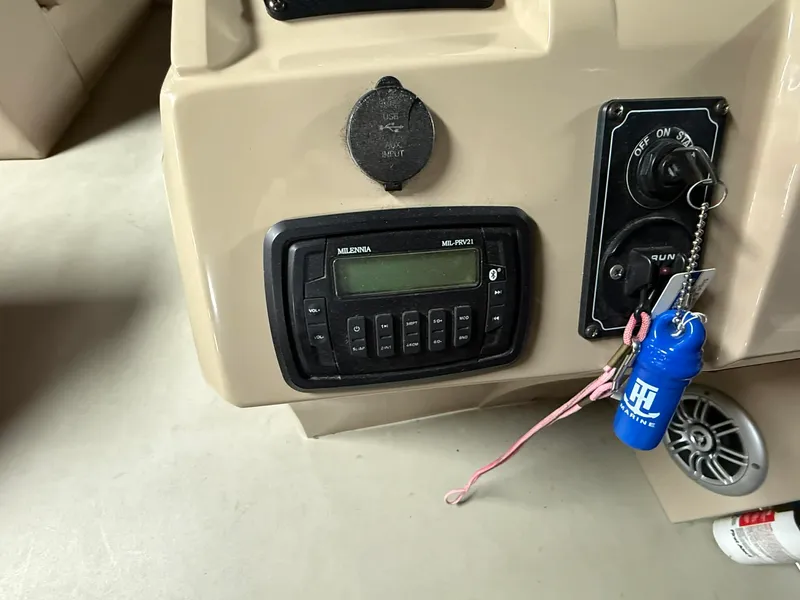 Slide: The Image of Crest 230 CREST II 2014 - 20