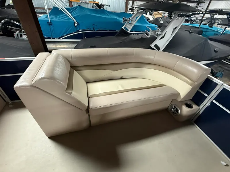 Slide: The Image of Crest 230 CREST II 2014 - 24