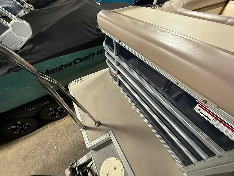 Slide: The Image of Crest 230 CREST II 2014 - 9