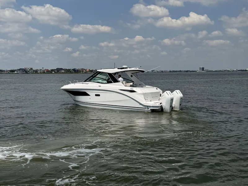 Slide: The Image of Sea Ray Sundancer 320 Outboard 2026 - 11