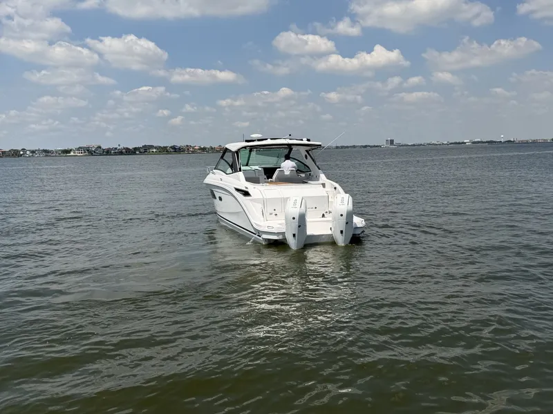 Slide: The Image of Sea Ray Sundancer 320 Outboard 2026 - 12