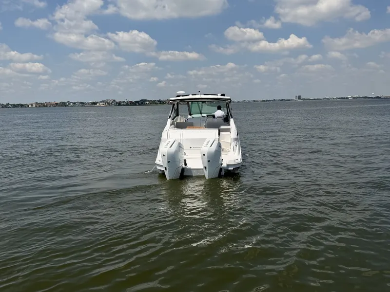 Slide: The Image of Sea Ray Sundancer 320 Outboard 2026 - 15