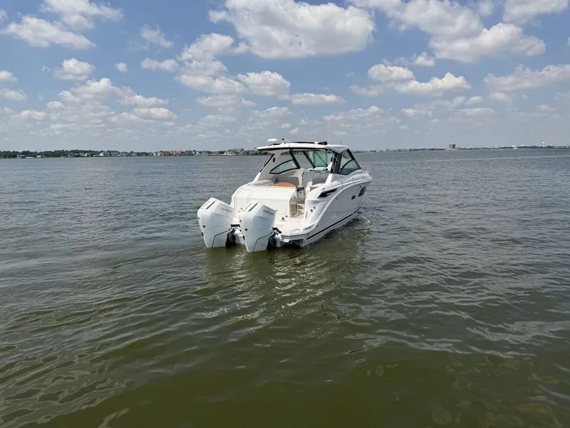 Slide: The Image of Sea Ray Sundancer 320 Outboard 2026 - 17