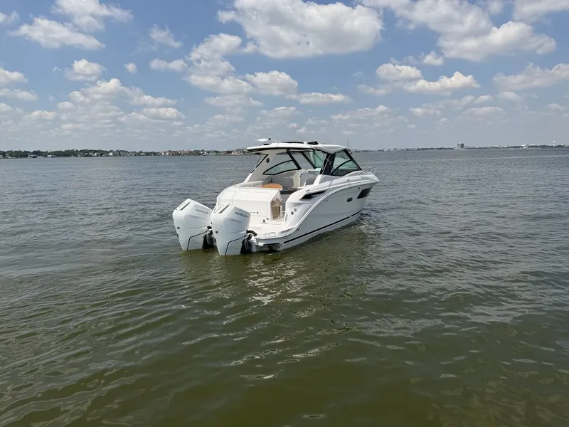 Slide: The Image of Sea Ray Sundancer 320 Outboard 2026 - 18