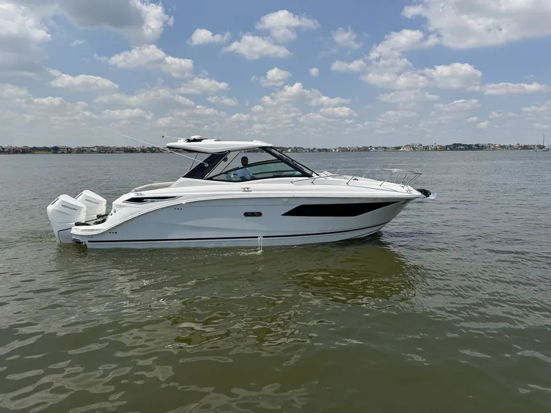 Slide: The Image of Sea Ray Sundancer 320 Outboard 2026 - 21