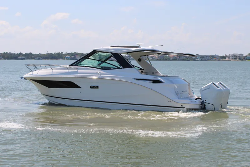 Slide: The Image of Sea Ray Sundancer 320 Outboard 2026 - 7