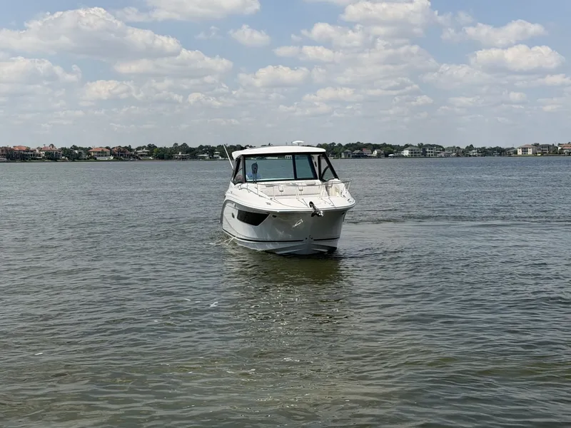 Slide: The Image of Sea Ray Sundancer 320 Outboard 2026 - 23