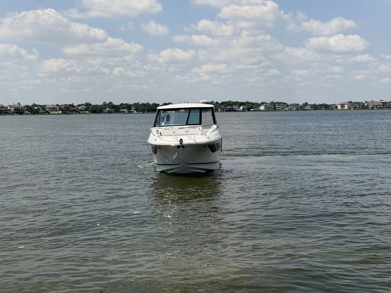 Slide: The Image of Sea Ray Sundancer 320 Outboard 2026 - 24