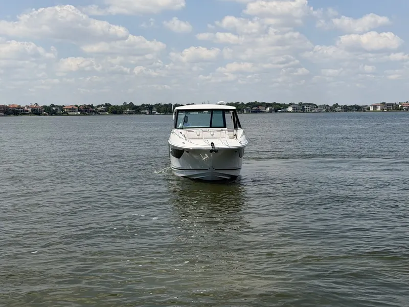 Slide: The Image of Sea Ray Sundancer 320 Outboard 2026 - 25