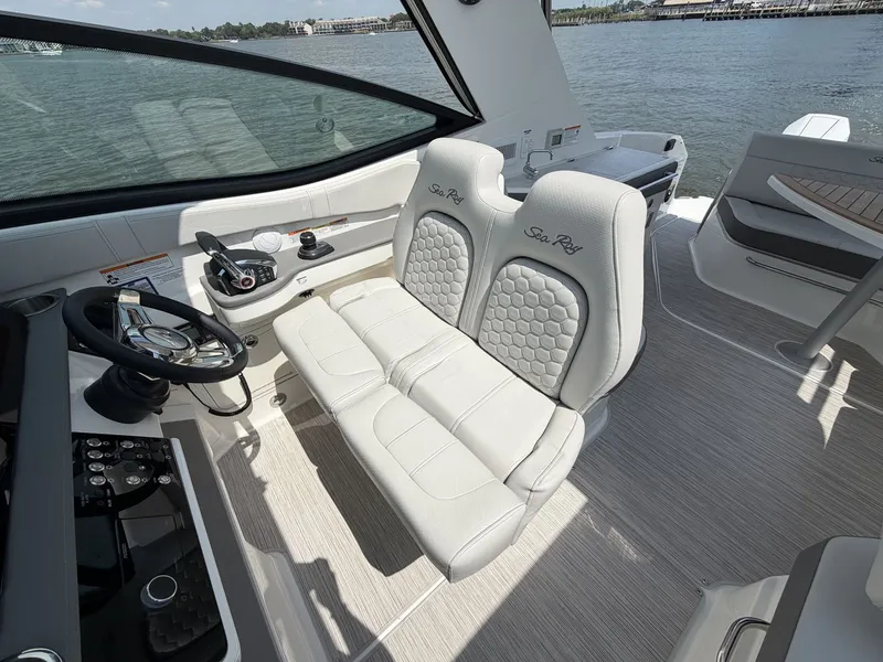 Slide: The Image of Sea Ray Sundancer 320 Outboard 2026 - 27