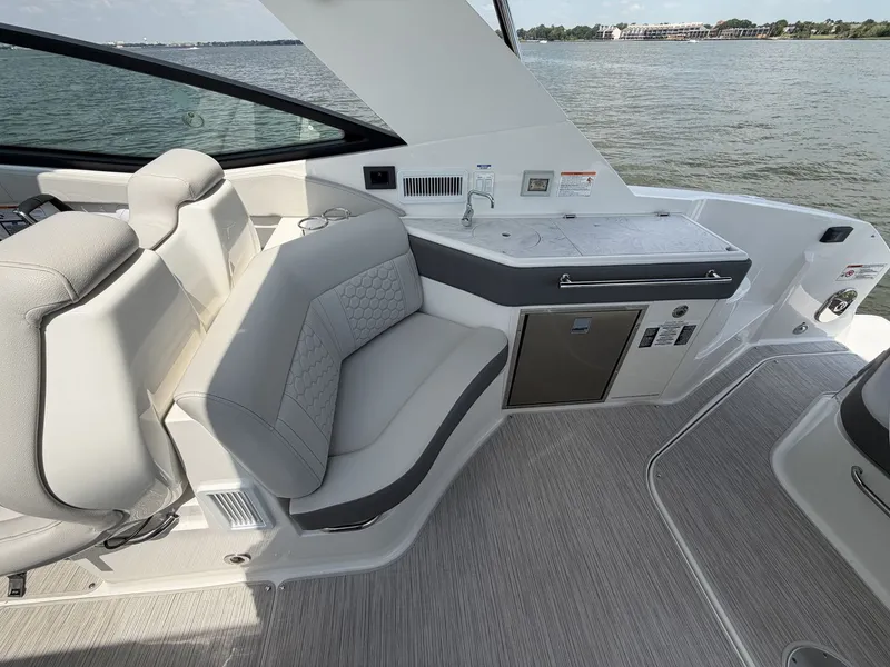 Slide: The Image of Sea Ray Sundancer 320 Outboard 2026 - 30