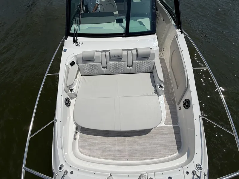 Slide: The Image of Sea Ray Sundancer 320 Outboard 2026 - 31