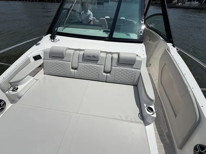 Slide: The Image of Sea Ray Sundancer 320 Outboard 2026 - 32