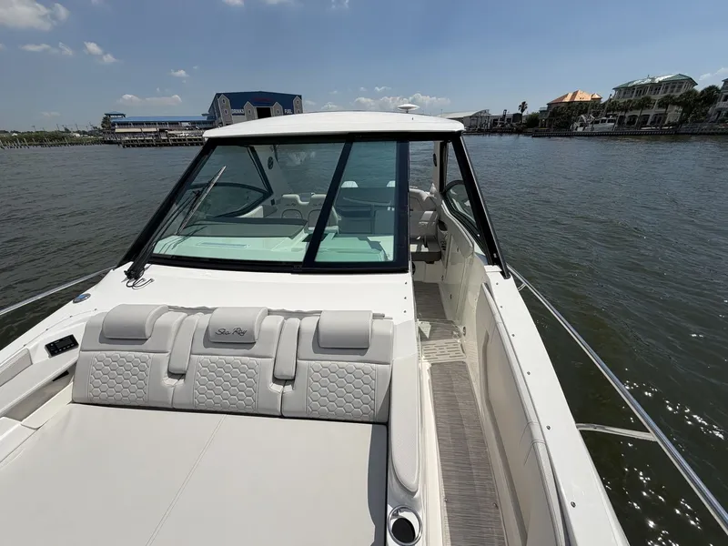 Slide: The Image of Sea Ray Sundancer 320 Outboard 2026 - 36