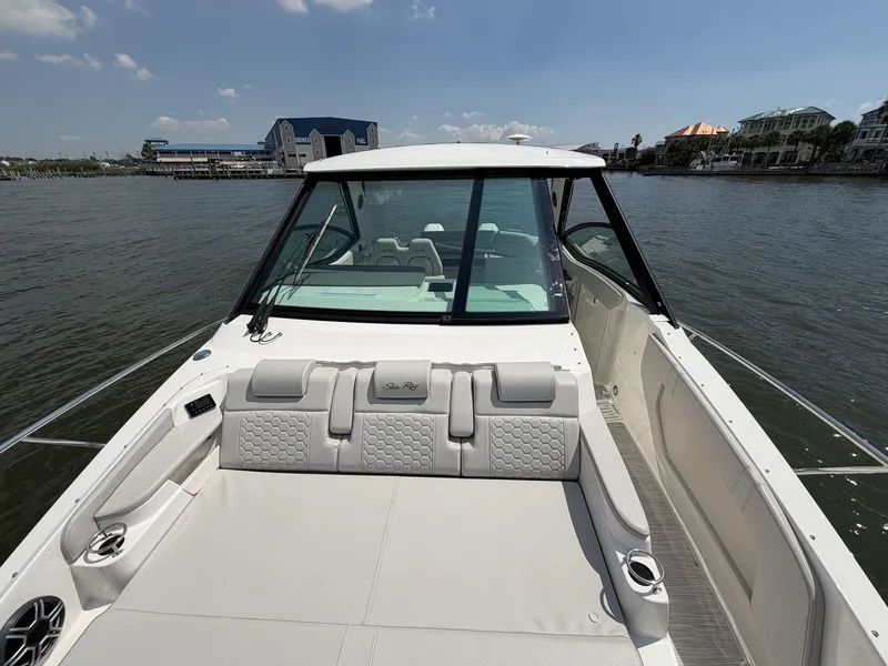 Slide: The Image of Sea Ray Sundancer 320 Outboard 2026 - 37