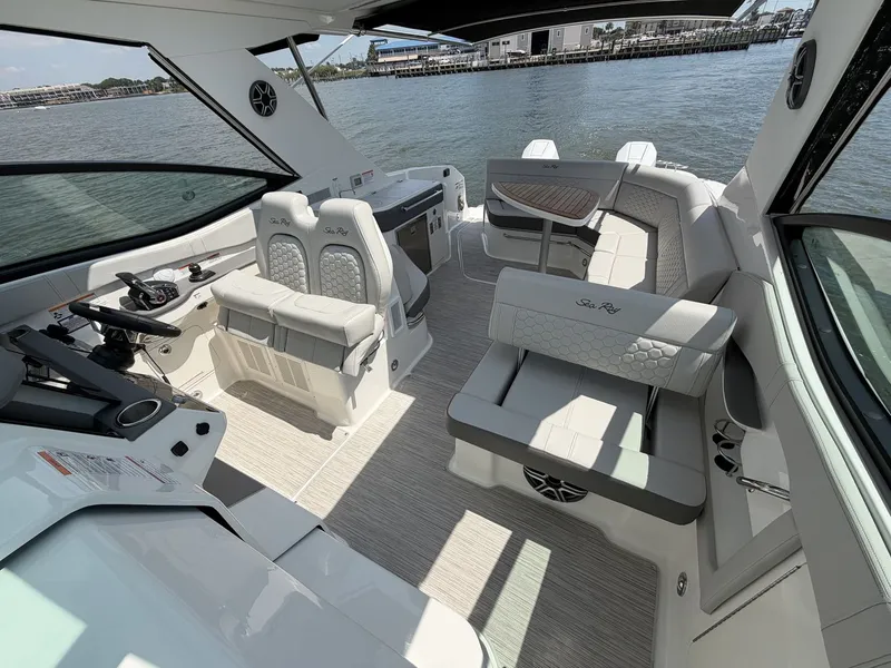 Slide: The Image of Sea Ray Sundancer 320 Outboard 2026 - 39