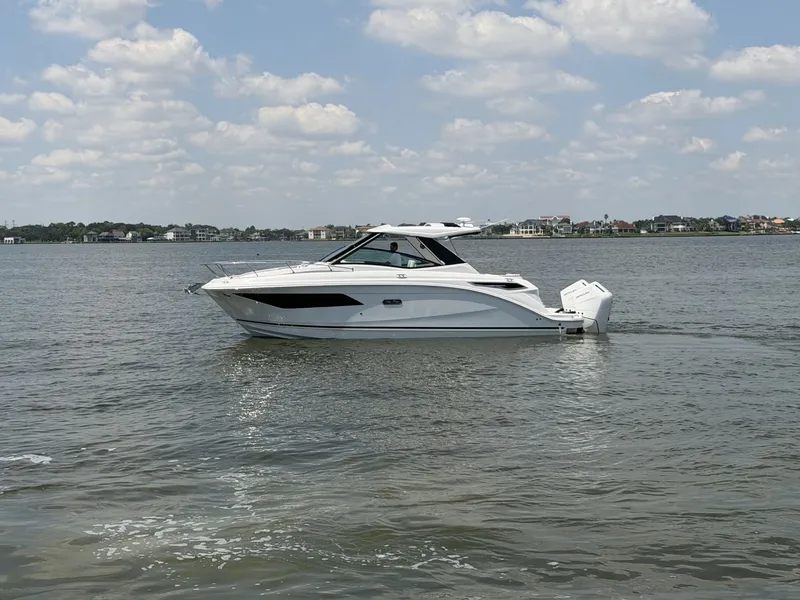 Slide: The Image of Sea Ray Sundancer 320 Outboard 2026 - 4