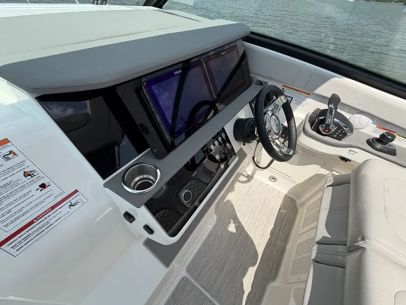Slide: The Image of Sea Ray Sundancer 320 Outboard 2026 - 42