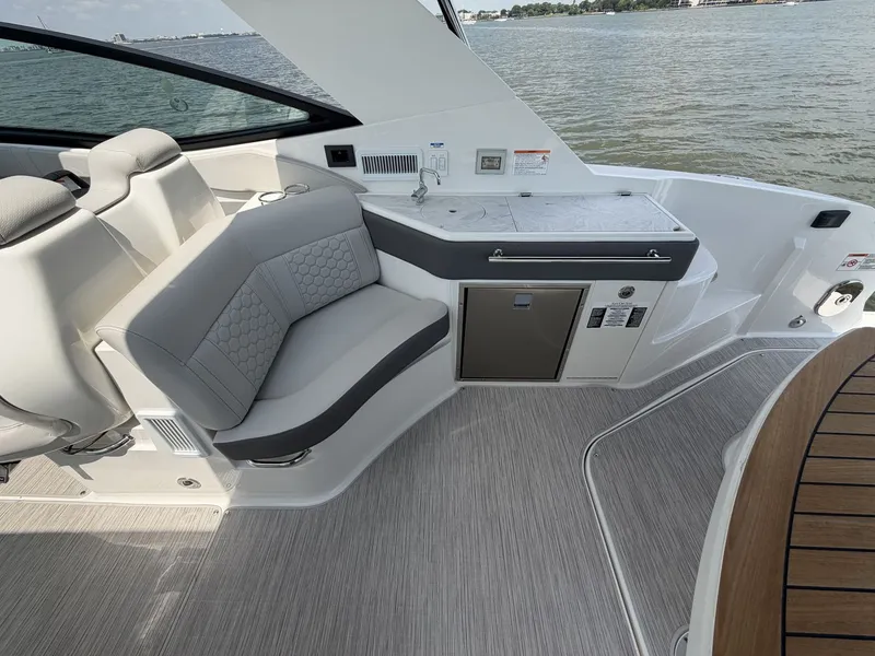 Slide: The Image of Sea Ray Sundancer 320 Outboard 2026 - 46