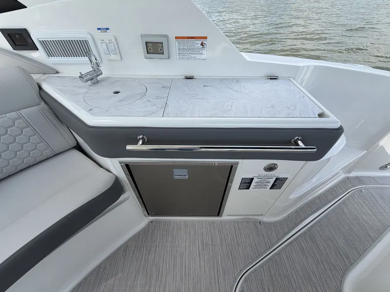 Slide: The Image of Sea Ray Sundancer 320 Outboard 2026 - 47