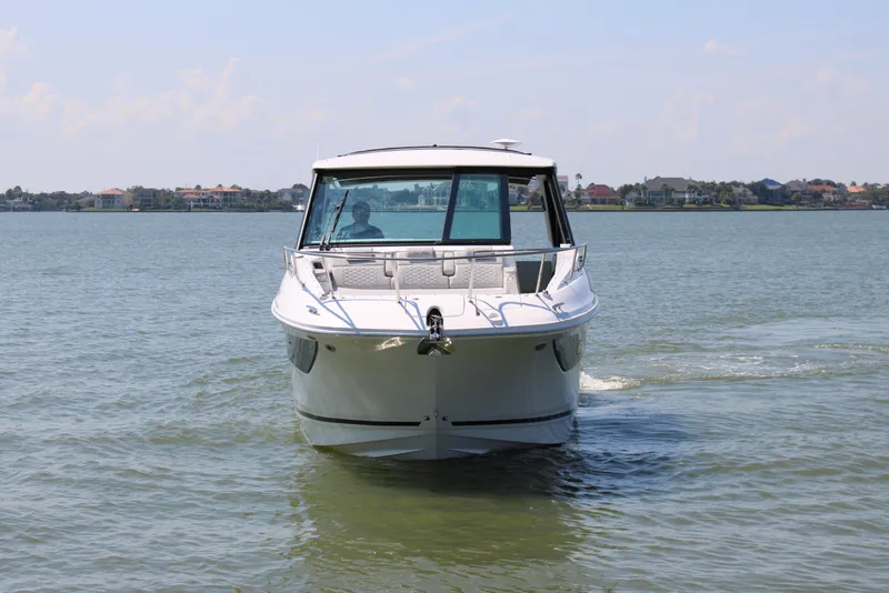 Slide: The Image of Sea Ray Sundancer 320 Outboard 2026 - 5